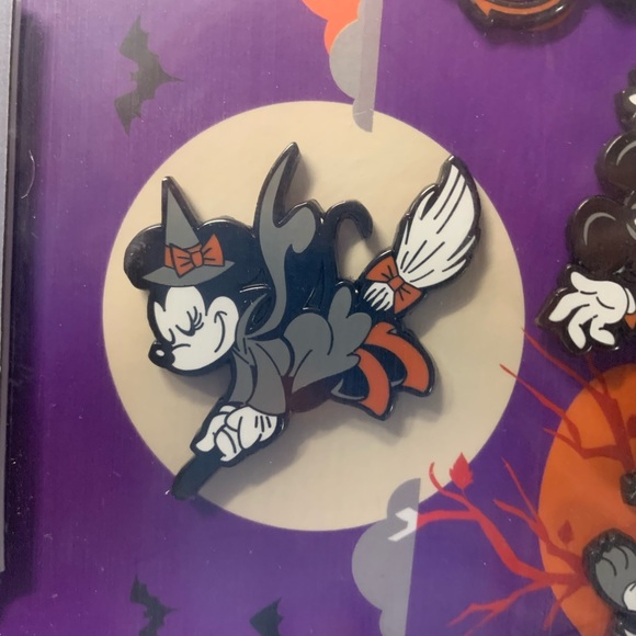 Harvey’ Disney Mickey & Friends Pin Pack - Picture 6 of 13